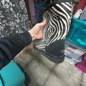 Zebra Uggs like new